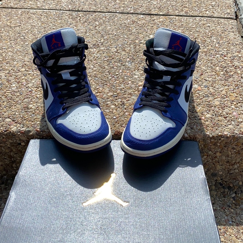 Jordan 1 SE Deep Royal Mid